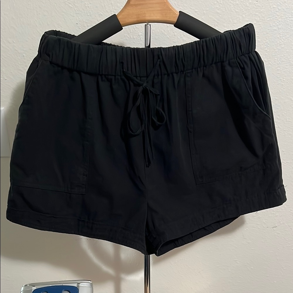 Lily Clothing Black drawstring shorts with pockets